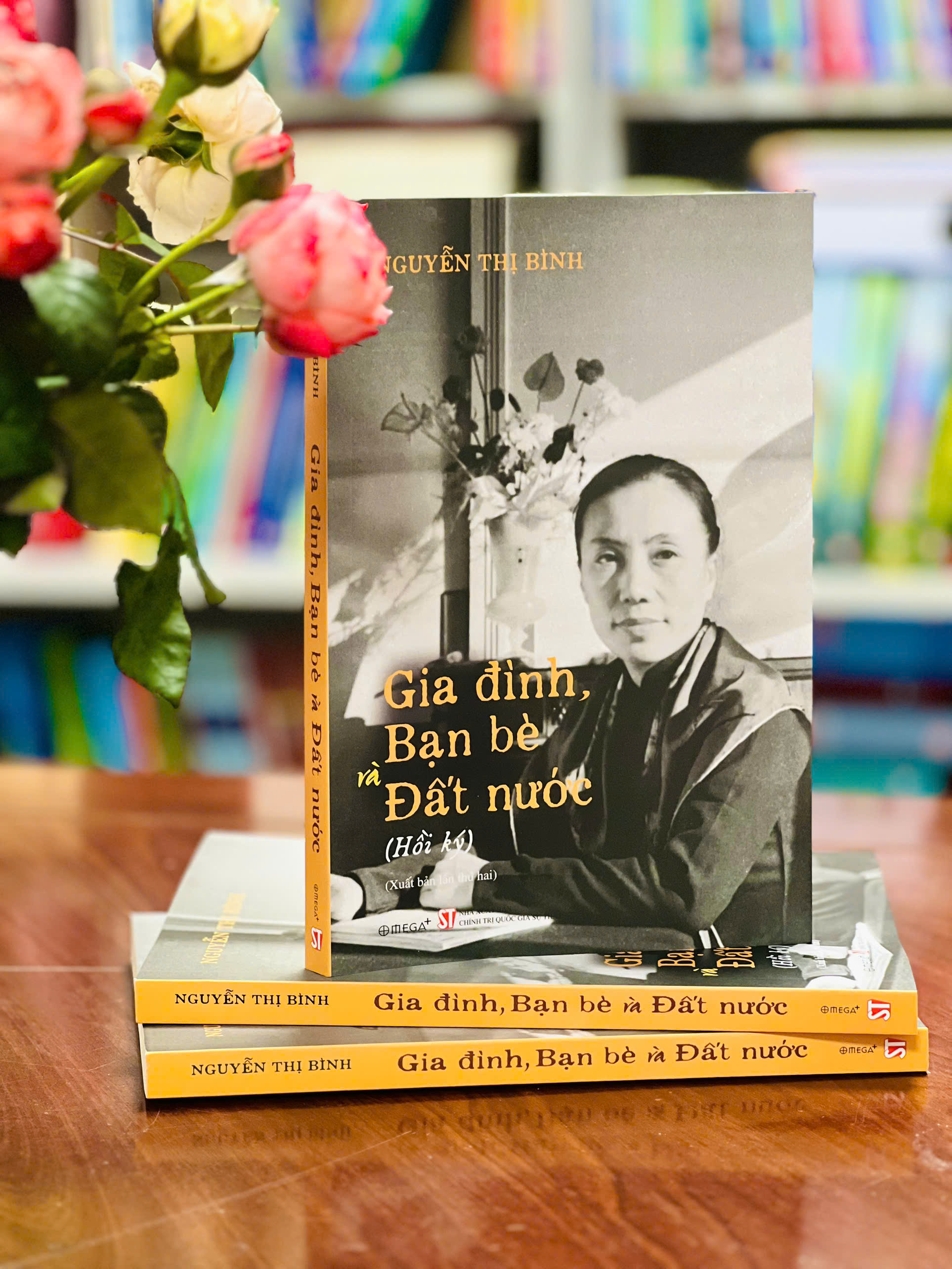 Gia đình, bạn bè và đất nước (bìa mềm)