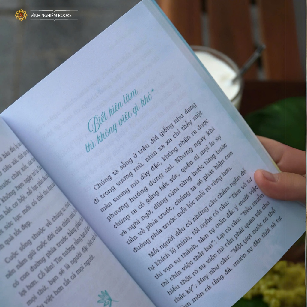Sách - Sống Với Hiện Tại - Chân Như Pháp - Vĩnh Nghiêm Books