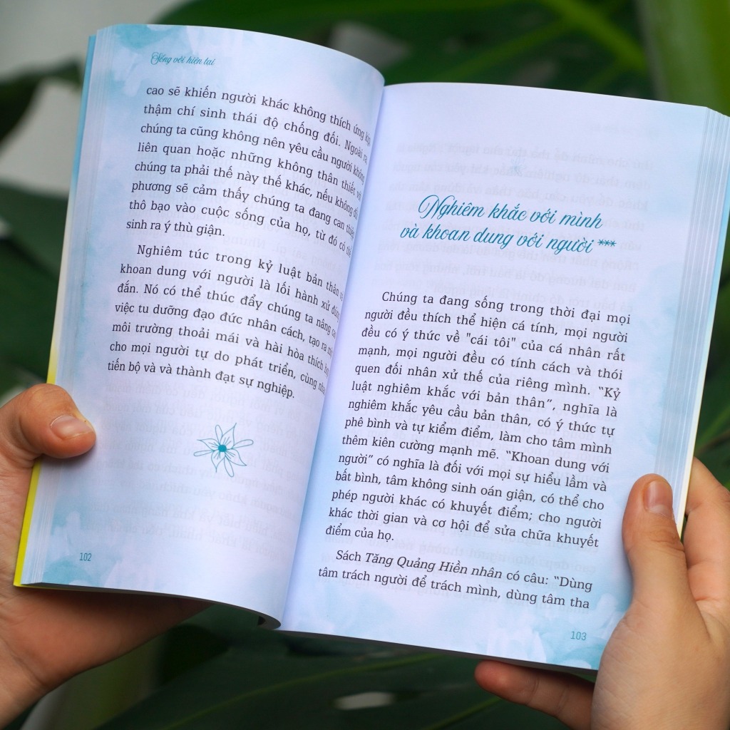 Sách - Sống Với Hiện Tại - Chân Như Pháp - Vĩnh Nghiêm Books