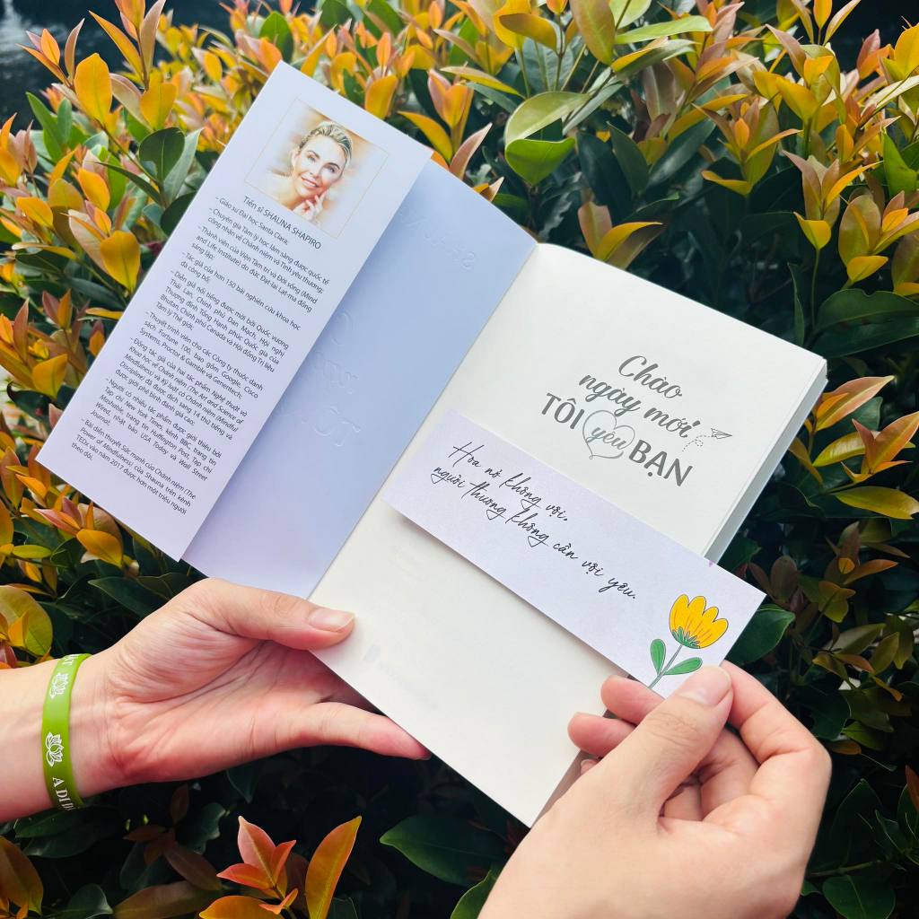 Sách - Chào Ngày Mới Tôi Yêu Bạn - Shauna Shapiro - Vĩnh Nghiêm Books