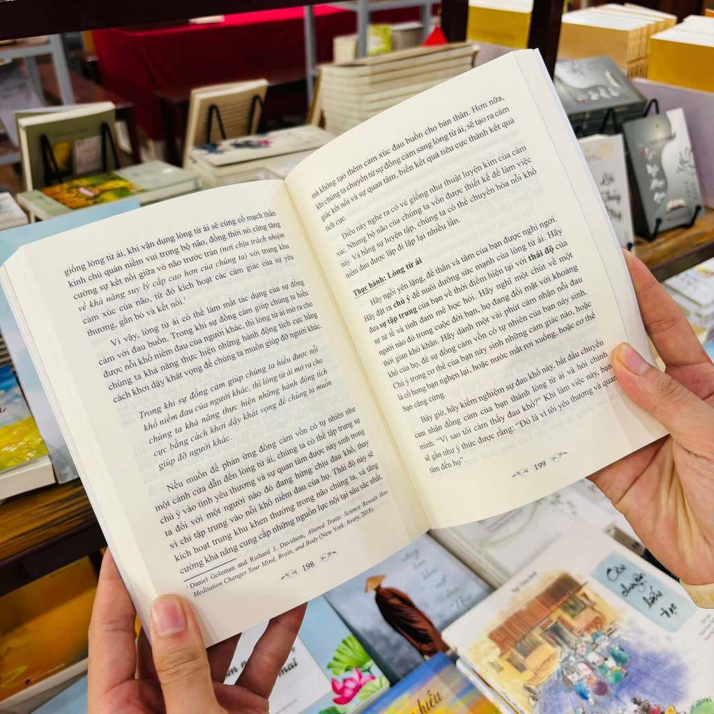 Sách - Chào Ngày Mới Tôi Yêu Bạn - Shauna Shapiro - Vĩnh Nghiêm Books