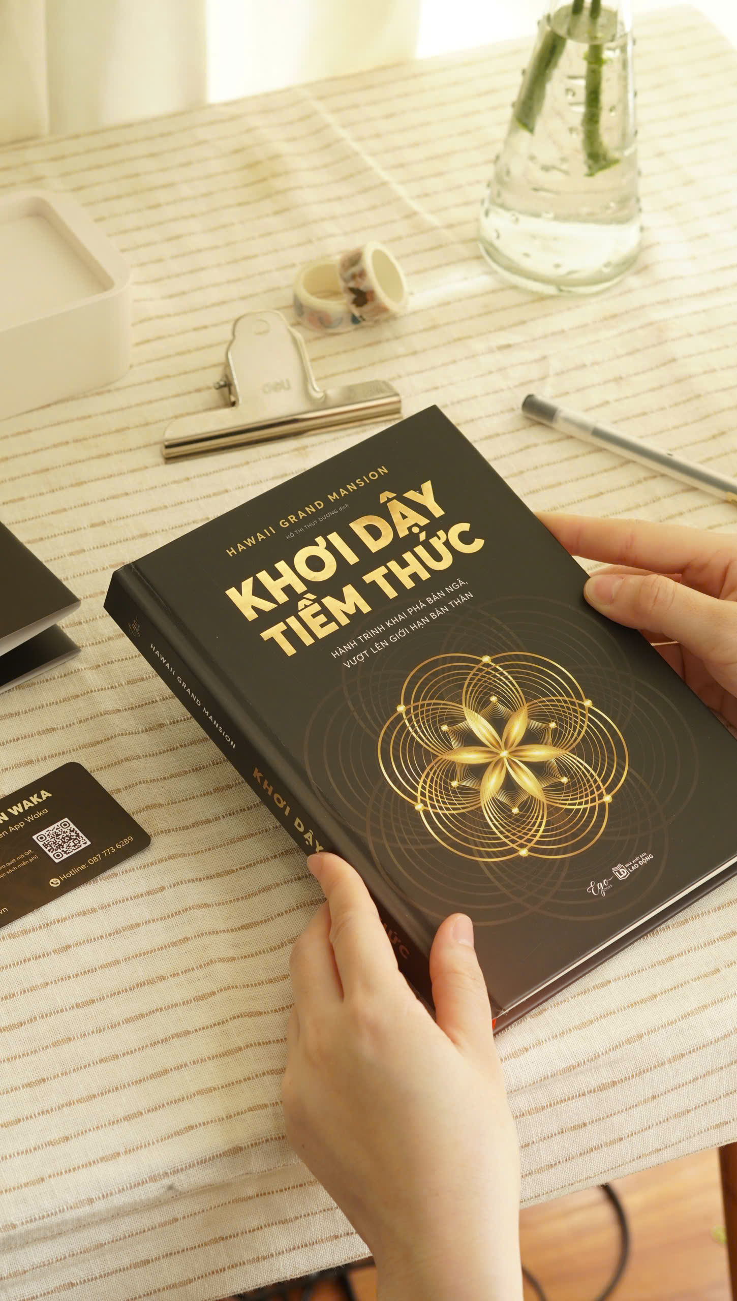 Sách kỹ năng sống - Khơi dậy tiềm thức - đánh thức khát khao sống hạnh phúc và giàu có 