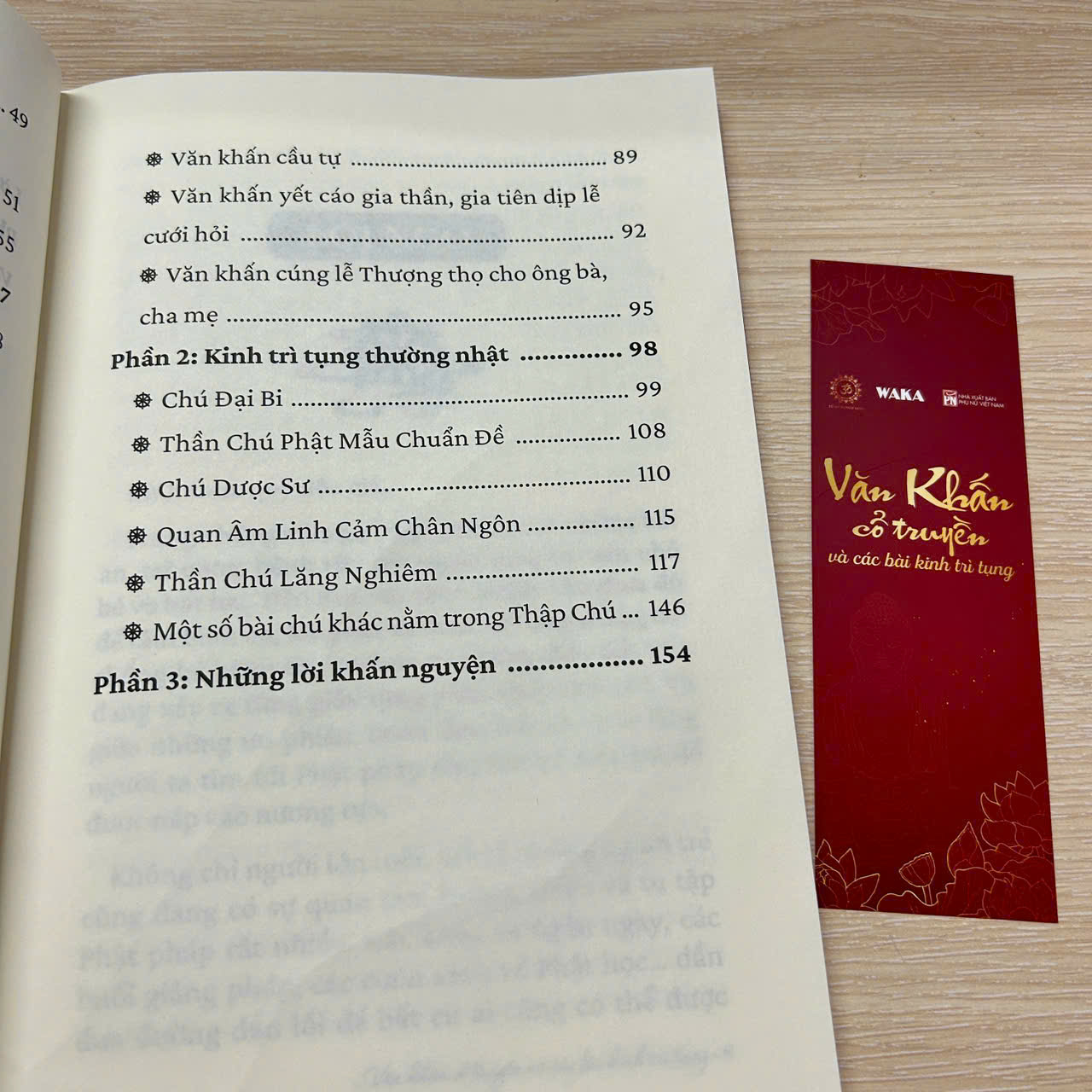 Sách tôn giáo - tâm linh: Văn khấn cổ truyền và các bài kinh trì tụng 